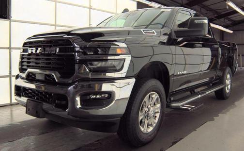 Diamond Black Crystal Pearlcoat 2026 RAM 2500 Big Horn Crew Cab 4x4 6'4' Box