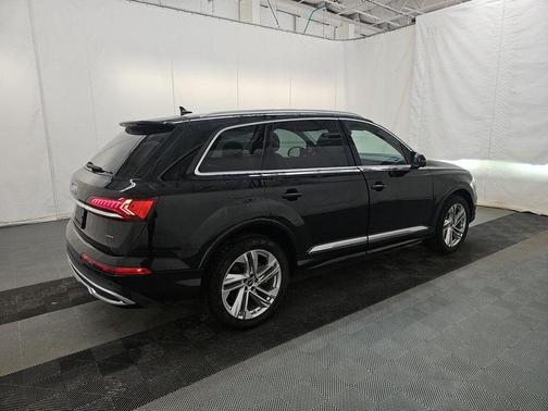 2022 Audi Q7 45 Premium