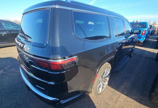 Diamond Black Crystal Pearlcoat 2024 Jeep Wagoneer Series II 4x4