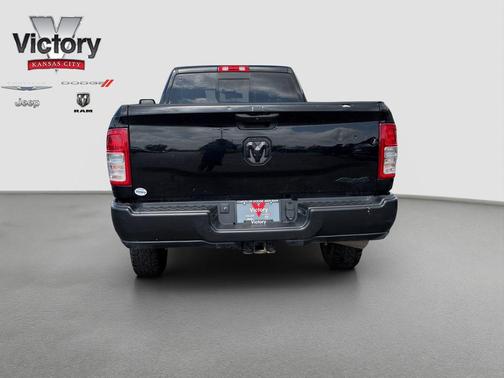Diamond Black Crystal Pearlcoat 2023 RAM 2500 Tradesman Crew Cab 4x4 8' Box