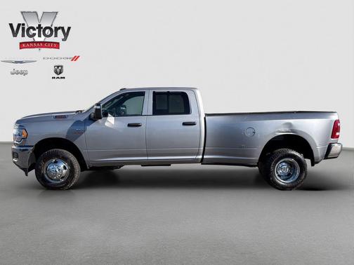 2024 RAM 3500 Tradesman Crew Cab 4x4 8' Box