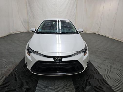 Pearl 2023 Toyota Corolla LE