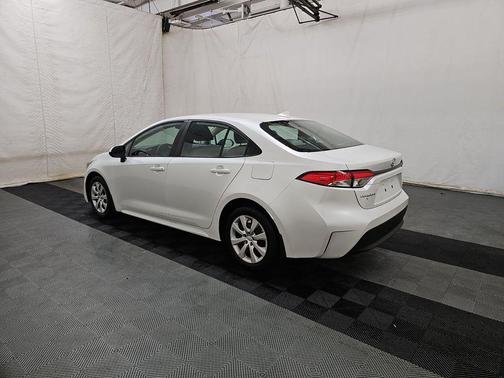 Pearl 2023 Toyota Corolla LE