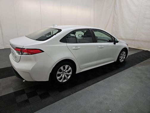 Pearl 2023 Toyota Corolla LE