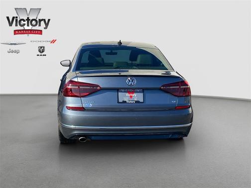 2018 Volkswagen Passat 2.0T R-Line