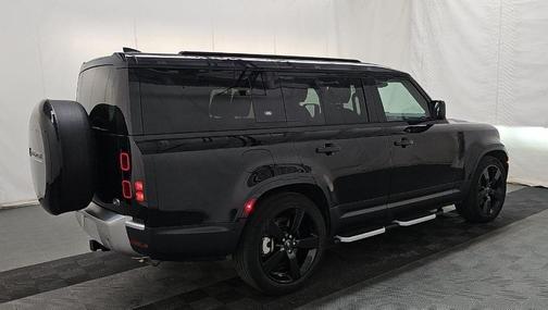 2023 Land Rover Defender 130 SE