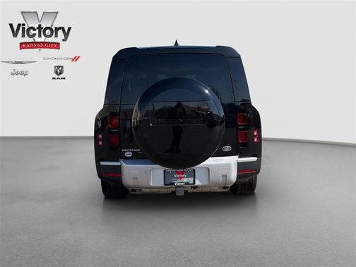 2023 Land Rover Defender 130 SE