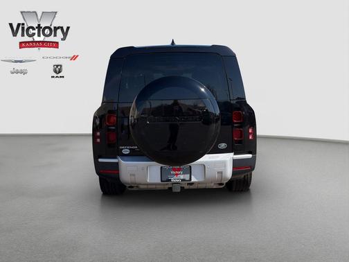 2023 Land Rover Defender 130 SE