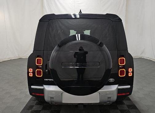 2023 Land Rover Defender 130 SE