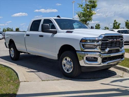2025 RAM 2500 Tradesman Crew Cab 4x4 8' Box