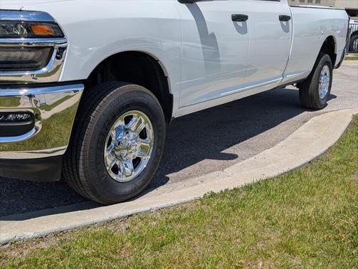 2025 RAM 2500 Tradesman Crew Cab 4x4 8' Box