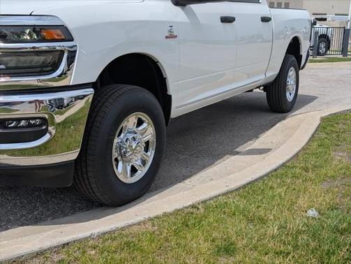 2025 RAM 2500 Tradesman Crew Cab 4x4 6'4' Box