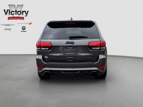 Granite Crystal Metallic Clearcoat 2018 Jeep Grand Cherokee SRT