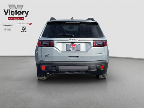 2026 Jeep Cherokee Laredo 4x4