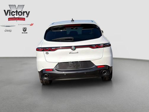 Milano White 2024 Alfa Romeo Tonale Veloce EAWD