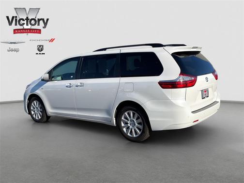 2017 Toyota Sienna XLE