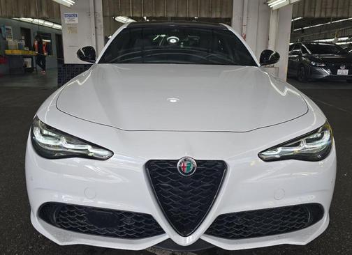 Milano White 2024 Alfa Romeo Giulia Veloce RWD