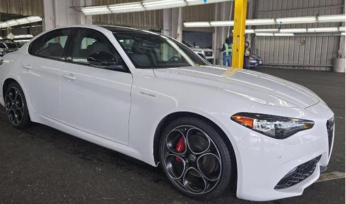 Milano White 2024 Alfa Romeo Giulia Veloce RWD