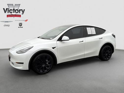 Pearl White Multi-Coat 2023 Tesla Model Y Long Range Dual Motor All-Wheel Drive