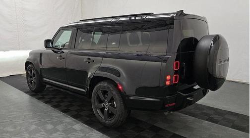 2023 Land Rover Defender 130 X-Dynamic SE