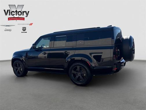 2023 Land Rover Defender 130 X-Dynamic SE
