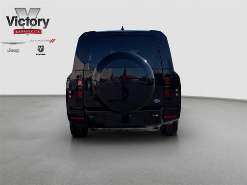 2023 Land Rover Defender 130 X-Dynamic SE