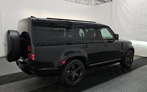 2023 Land Rover Defender 130 X-Dynamic SE