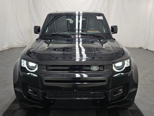 2023 Land Rover Defender 130 X-Dynamic SE