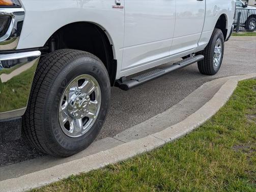 2025 RAM 2500 Tradesman Crew Cab 4x4 6'4' Box