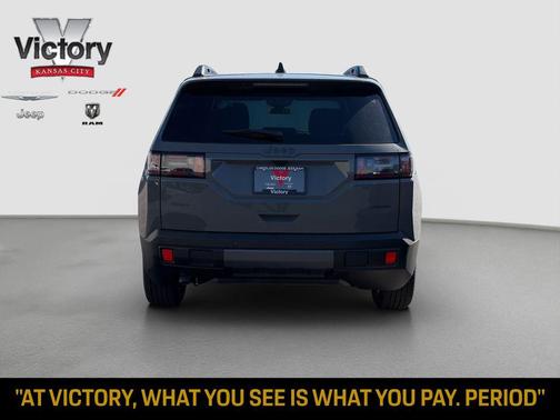 Sting-Gray Clearcoat 2026 Jeep Cherokee Laredo 4x4