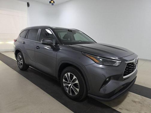 2023 Toyota Highlander Hybrid XLE