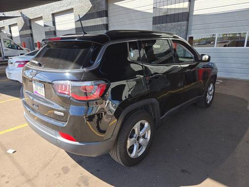 Diamond Black Crystal Pearlcoat 2018 Jeep Compass Latitude