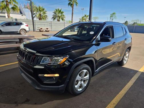 Diamond Black Crystal Pearlcoat 2018 Jeep Compass Latitude