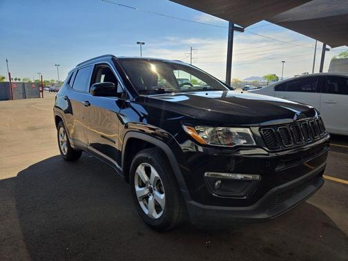 Diamond Black Crystal Pearlcoat 2018 Jeep Compass Latitude