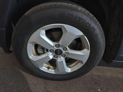 Diamond Black Crystal Pearlcoat 2018 Jeep Compass Latitude