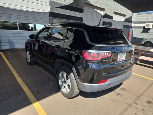 Diamond Black Crystal Pearlcoat 2018 Jeep Compass Latitude