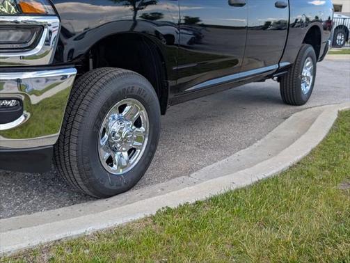 2025 RAM 2500 Tradesman Crew Cab 4x4 6'4' Box