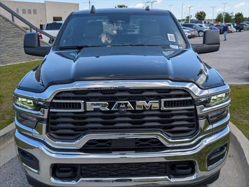 2025 RAM 2500 Tradesman Crew Cab 4x4 6'4' Box