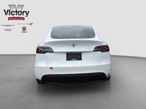2024 Tesla Model Y Long Range Single Motor Rear-Wheel Drive