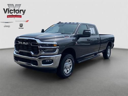2025 RAM 2500 Tradesman Crew Cab 4x4 8' Box