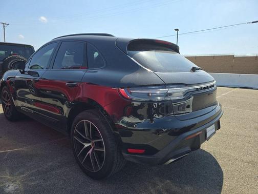 2023 Porsche Macan Base