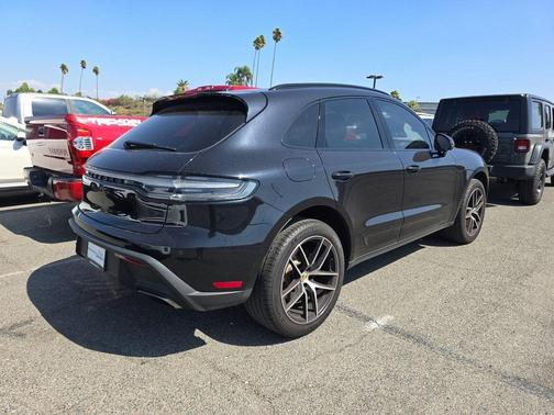 2023 Porsche Macan Base