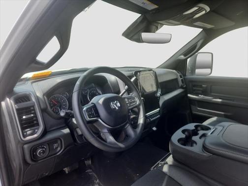 2025 RAM 3500 Tradesman Crew Cab 4x4 6'4' Box