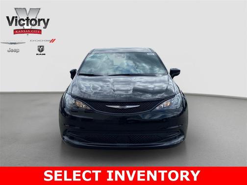 2026 Chrysler Voyager LX