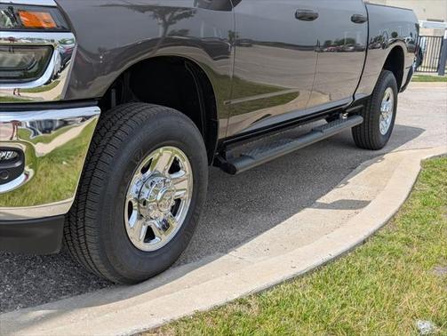 2025 RAM 2500 Tradesman Crew Cab 4x4 6'4' Box