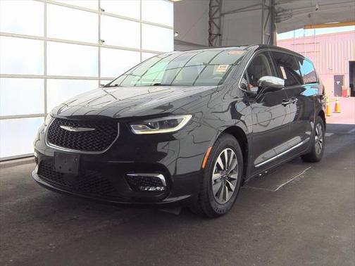 2023 Chrysler Pacifica Hybrid Limited