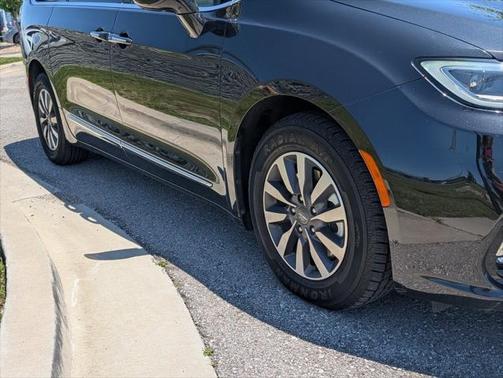 2023 Chrysler Pacifica Hybrid Limited