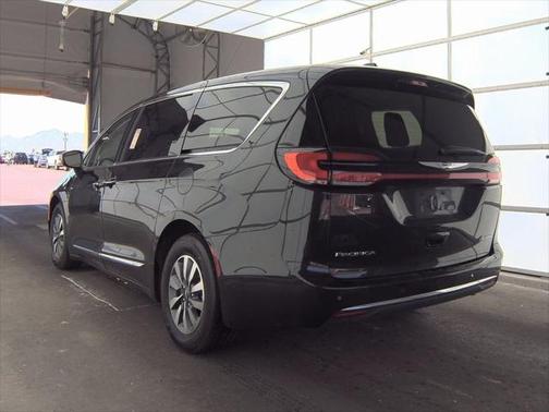 2023 Chrysler Pacifica Hybrid Limited