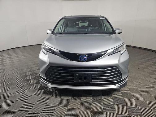 2023 Toyota Sienna Limited