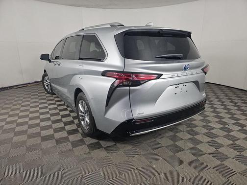 2023 Toyota Sienna Limited